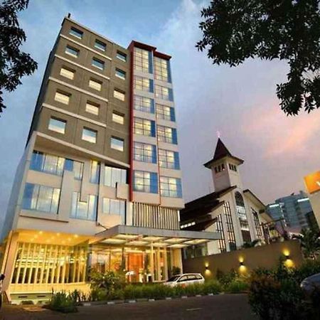 V Hotel Tebet Jakarta Exteriör bild