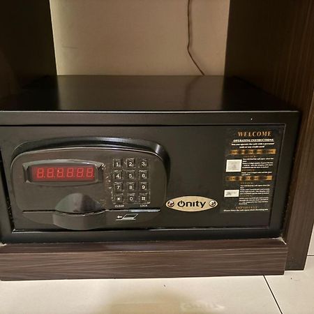 V Hotel Tebet Jakarta Exteriör bild