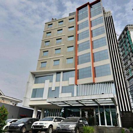 V Hotel Tebet Jakarta Exteriör bild
