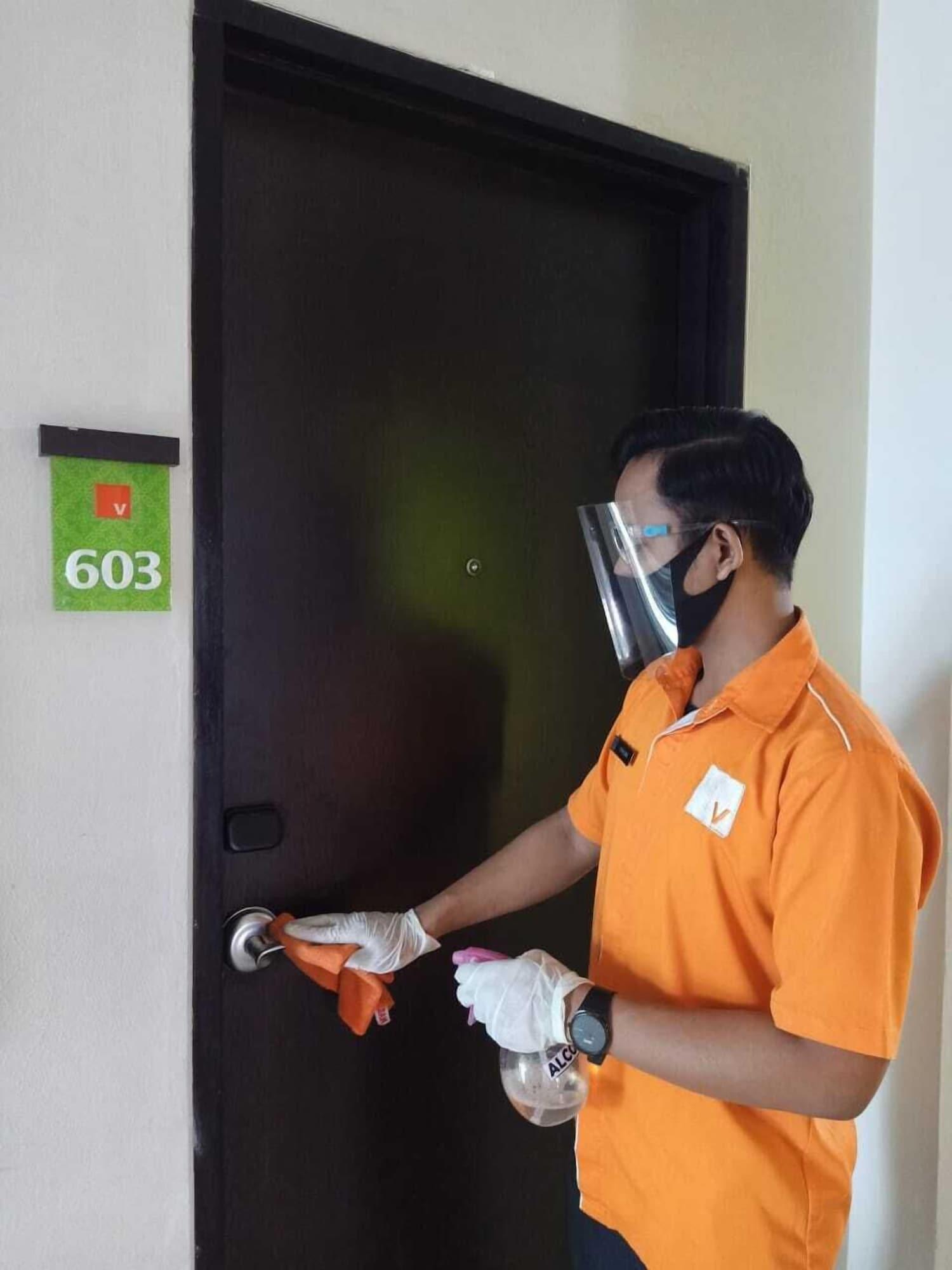 V Hotel Tebet Jakarta Exteriör bild