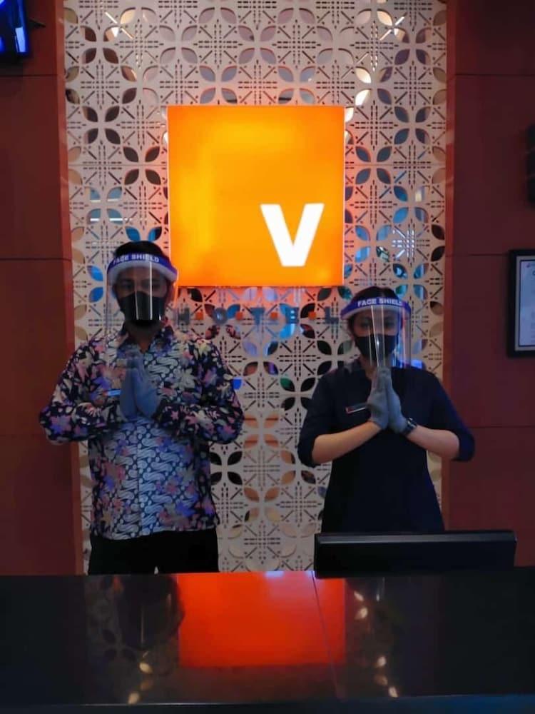 V Hotel Tebet Jakarta Exteriör bild