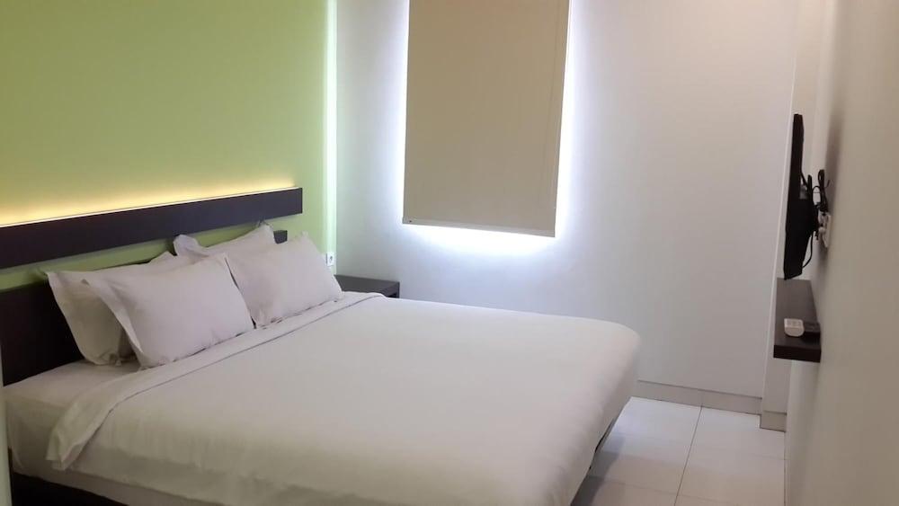 V Hotel Tebet Jakarta Exteriör bild