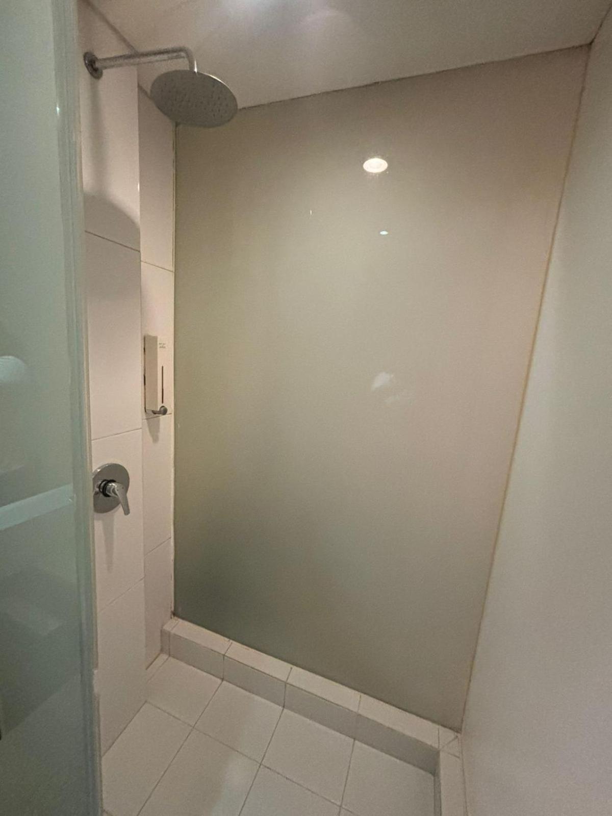 V Hotel Tebet Jakarta Exteriör bild