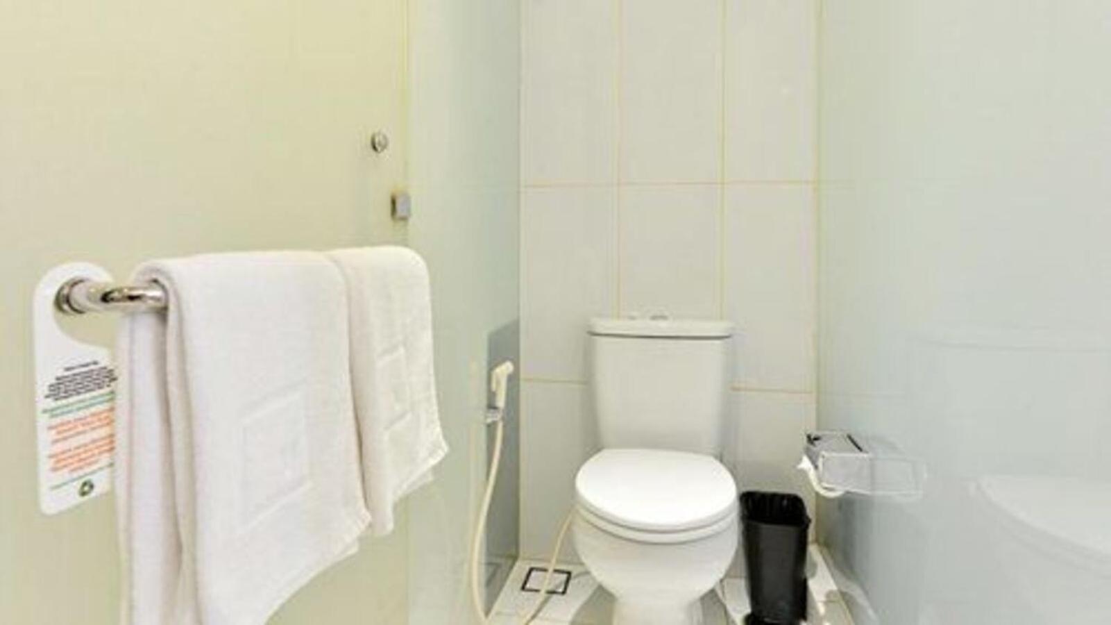 V Hotel Tebet Jakarta Exteriör bild