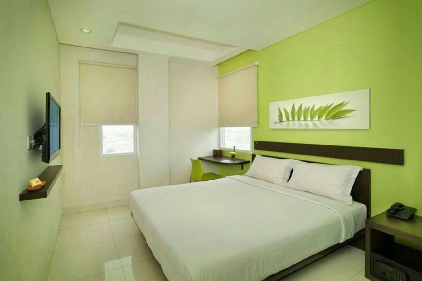 V Hotel Tebet Jakarta Exteriör bild