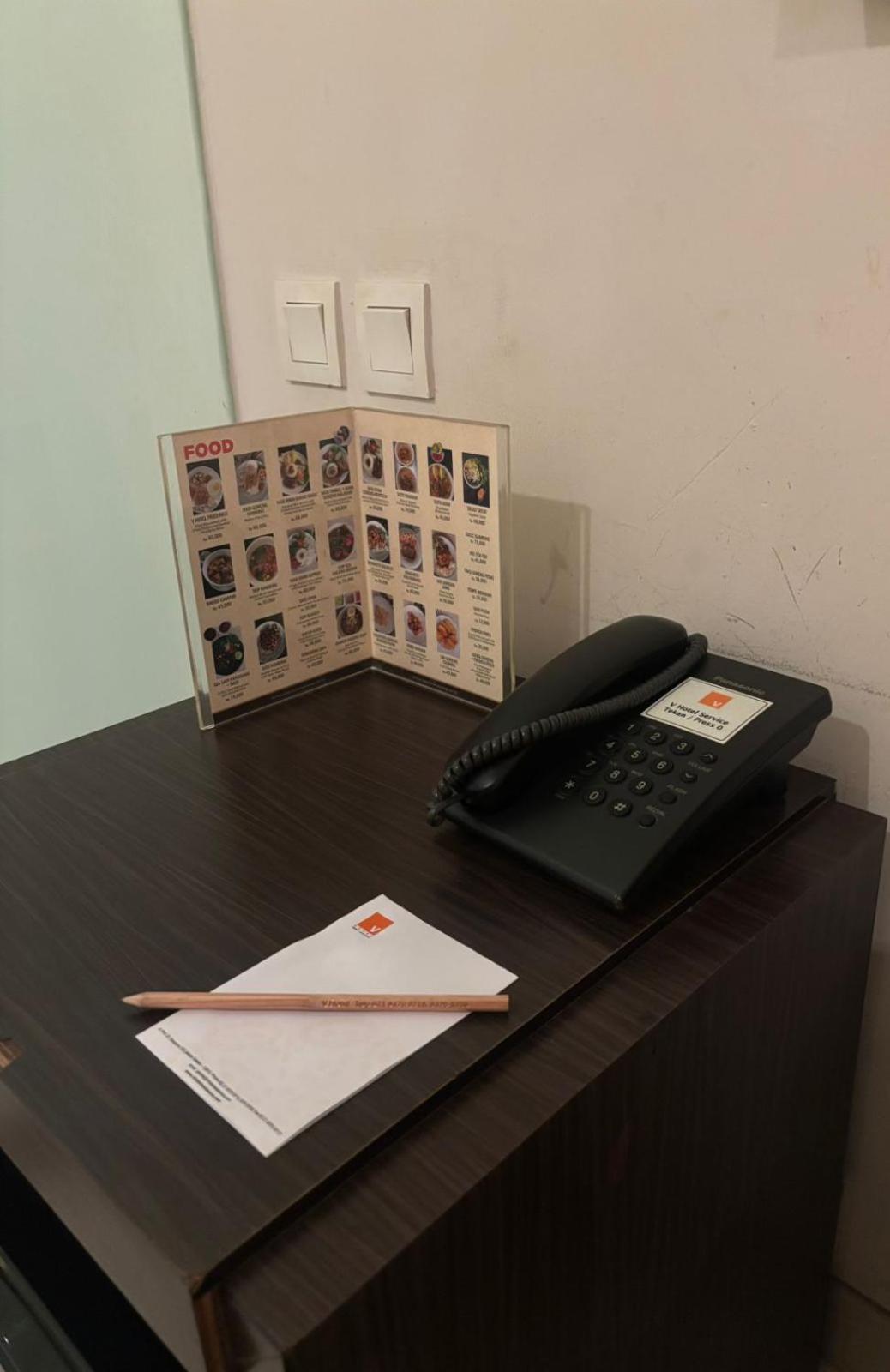 V Hotel Tebet Jakarta Exteriör bild