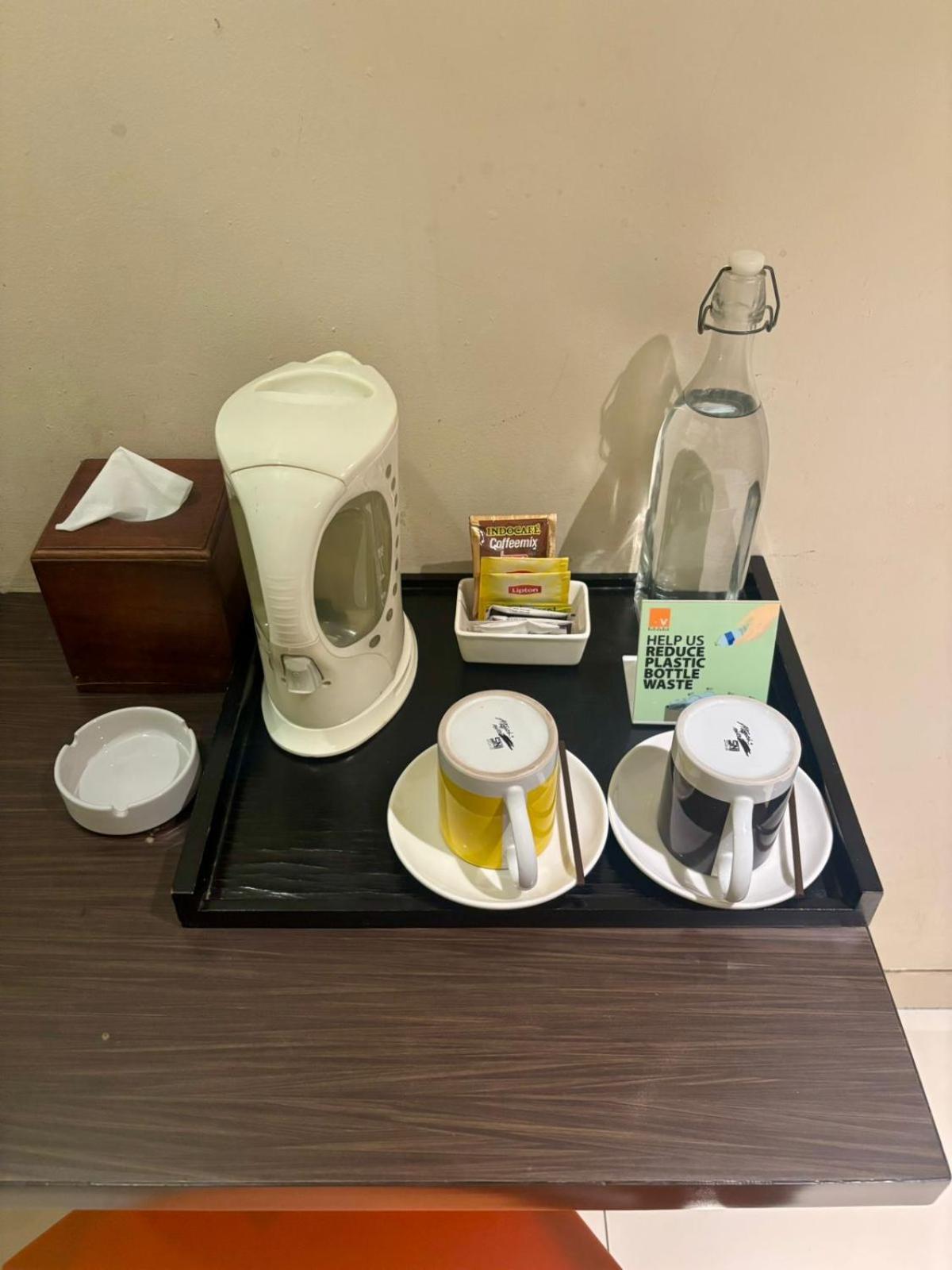 V Hotel Tebet Jakarta Exteriör bild
