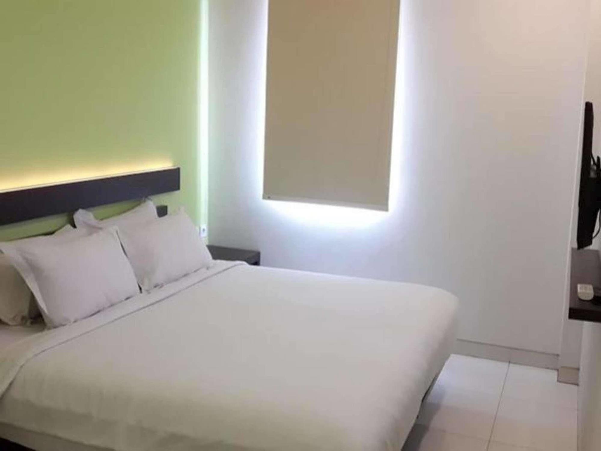 V Hotel Tebet Jakarta Exteriör bild