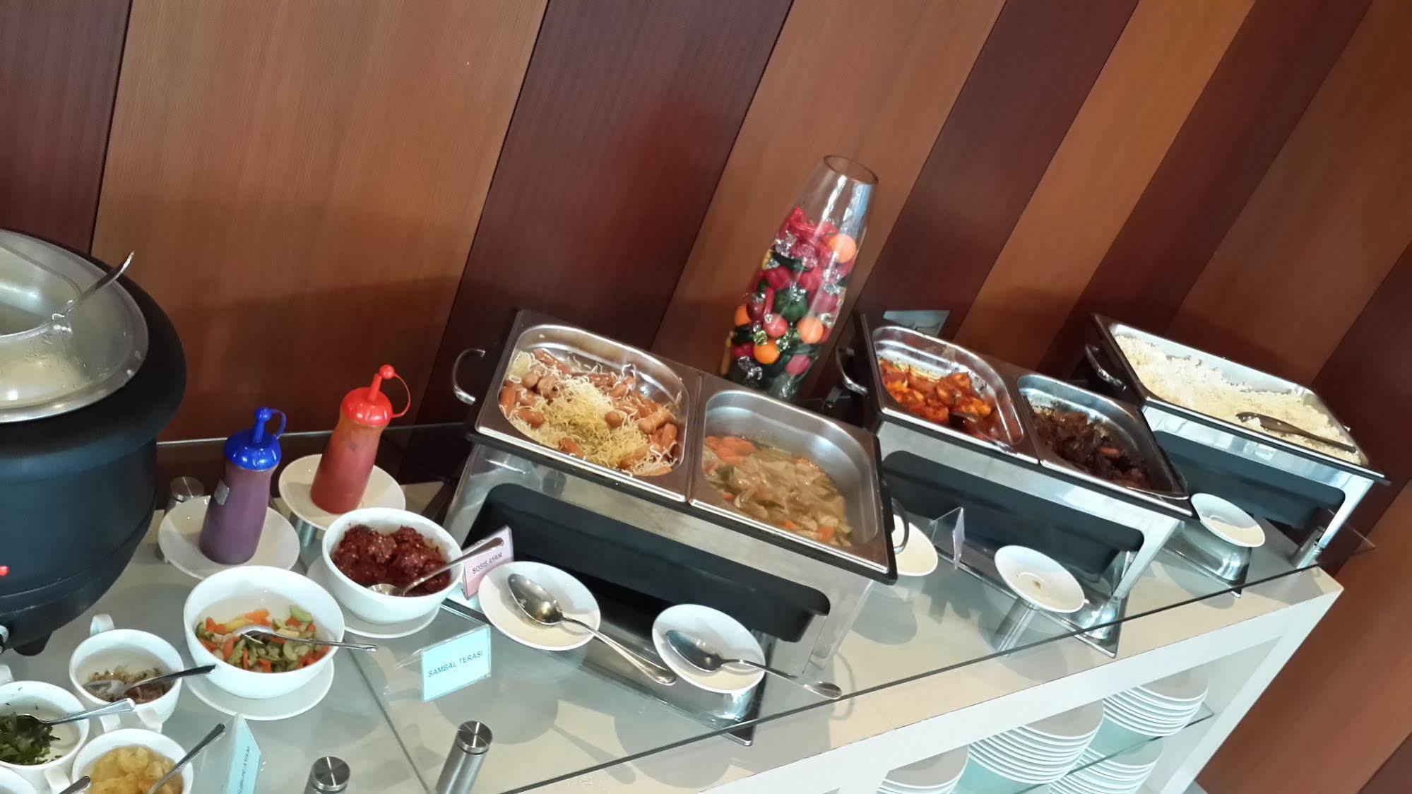 V Hotel Tebet Jakarta Exteriör bild
